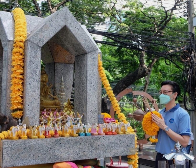 สวมมาดผู้บริหาร! สามีนางเอกดัง จัดงานทำบุญครั้งใหญ่ ฉลอง20ปี ธุรกิจหมื่นล้าน