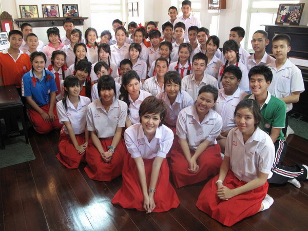 Pic : นิว - จิ๋ว บุกเยี่ยมโรงเรียน