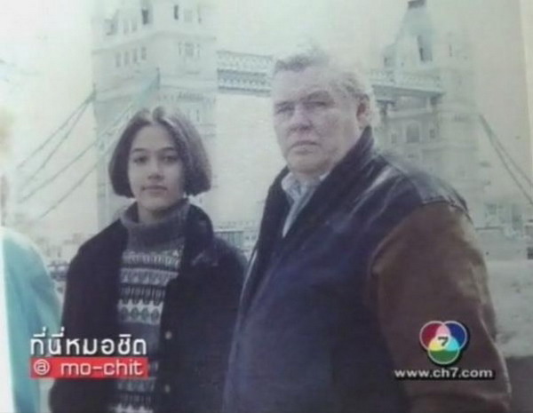 ชมพู่ กับคุณพ่อชาวอังกฤษ 