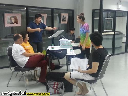 Pic: ชมพู่กับหน้าใสๆ ในการซ้อมละครเวทีเรยา