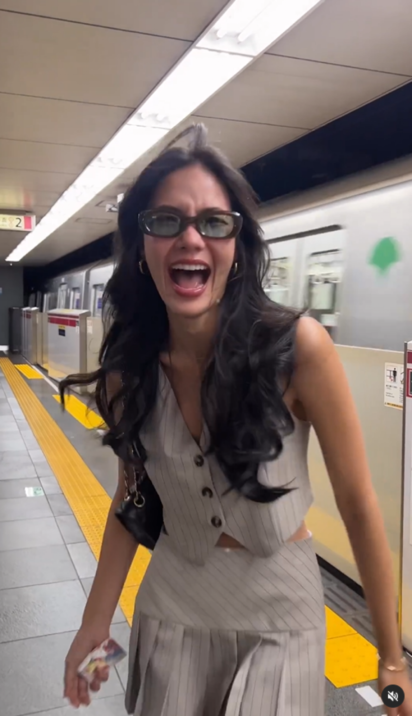กรี๊ด! ดาราสาวสร้างตำนานอีกเเล้ว ล่าสุดกระโปรงเปิดกลางสถานีรถไฟที่ญี่ปุ่น