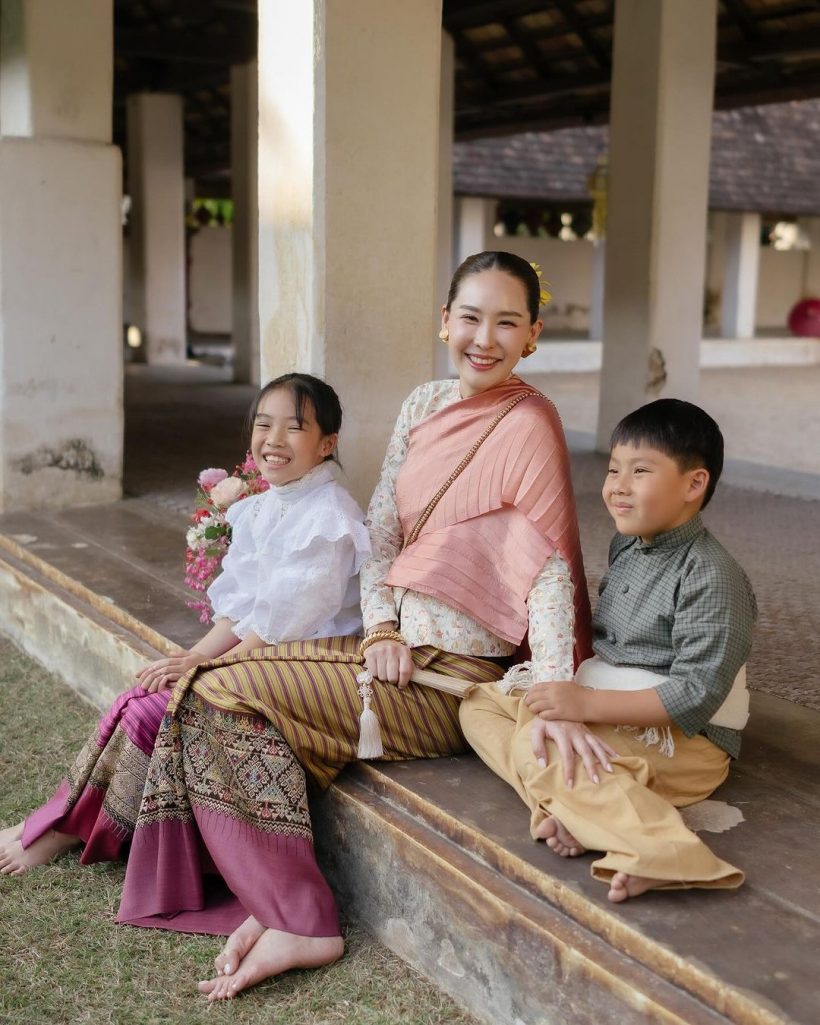 นุ้ย สุจิรา พาลูก-สามีทำบุญรับปีใหม่ เด็กๆโตแล้ว สวยหล่อออร่าจับมาก