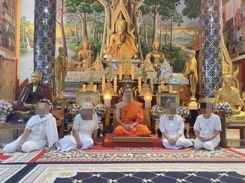 เปิดภาพล่าสุด  “พระเต๋อ” สาธุชนร่วมตักบาตรแน่น