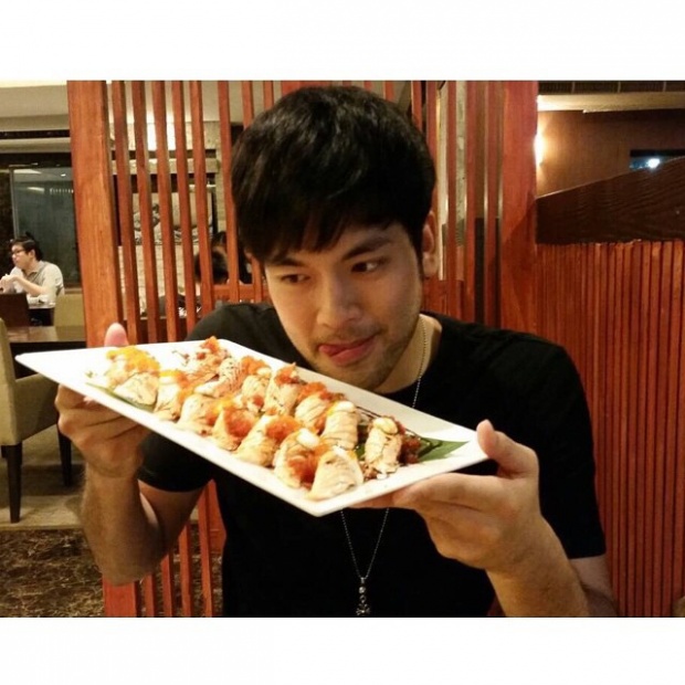 บอม ธนิน กับ มุม หล่อๆ