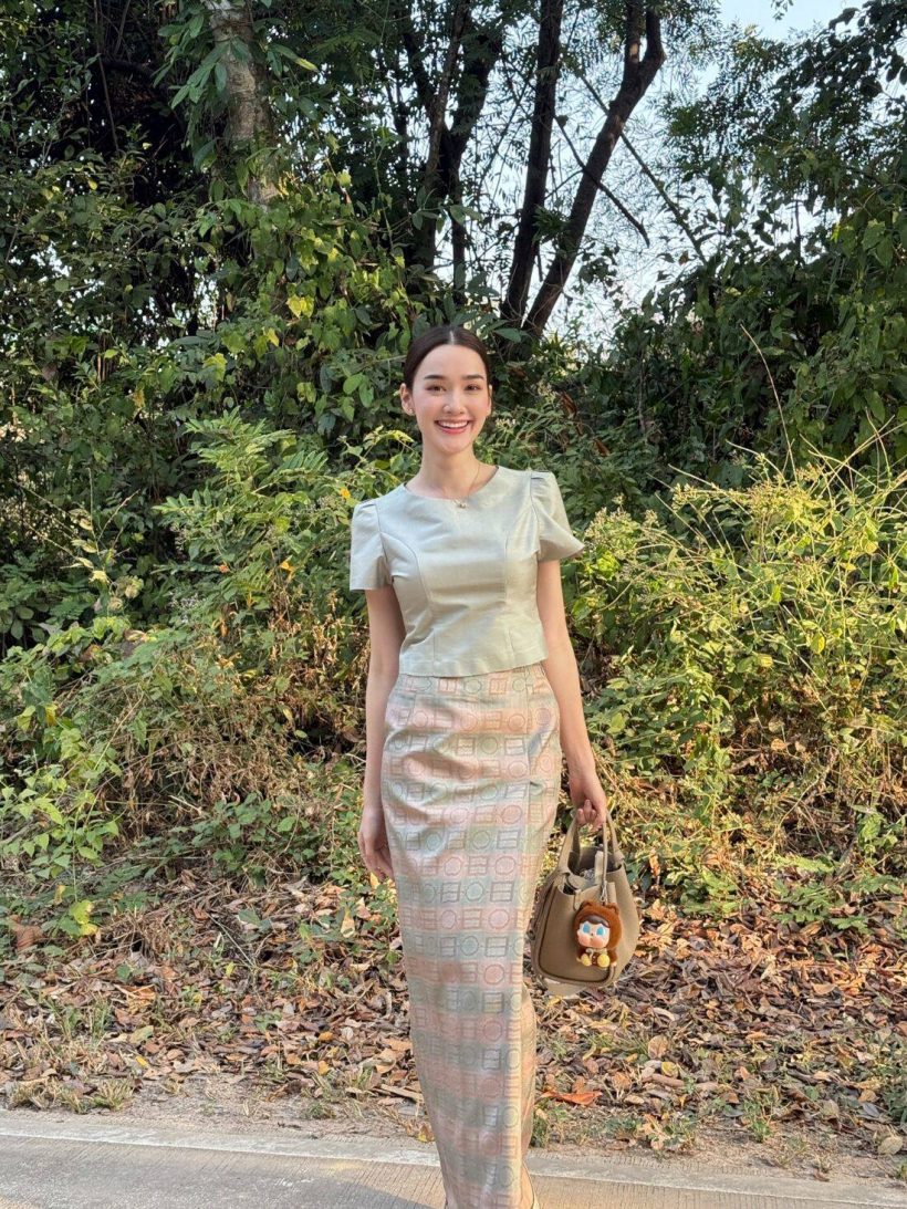 ส่อง เดียร์น่าฟลีโปควงจั๊กจั่นอคัมย์สิริ นุ่งชุดไทยทำบุญสวยจึ้งสะกด!