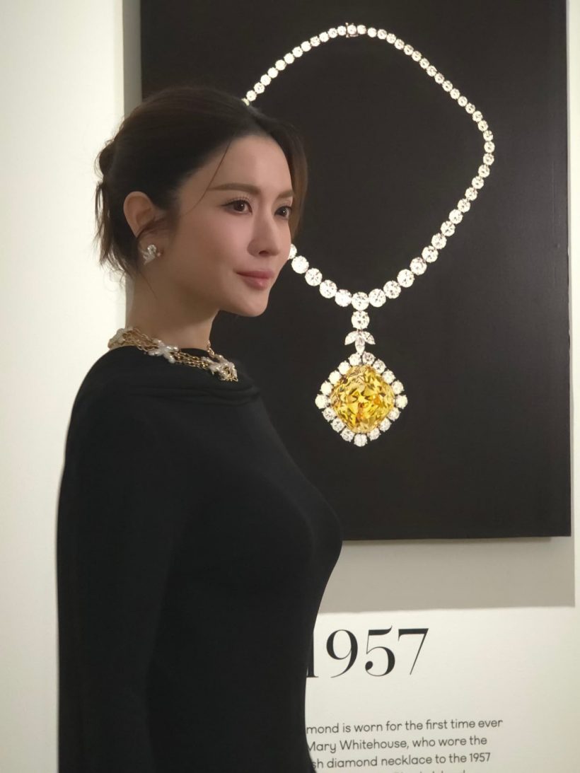 แอฟ ทักษอร สวยตะโกน! ลุคนางพญาเดรสดำแหวกหลัง นนกุลเห็นแล้วต้องยิ้ม