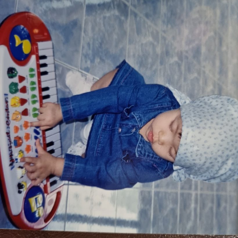 ไวรัลรับวันเด็ก! รูปหายาก2ซุปตาร์สาว เห็นแล้วอยากหยิกแก้ม