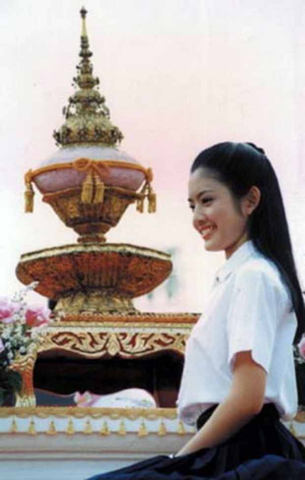 มาดู 5 ดาราสาวสวย ผู้อัญเชิญพระเกี้ยว งานบอลจุฬาฯ-ธรรมศาสตร์