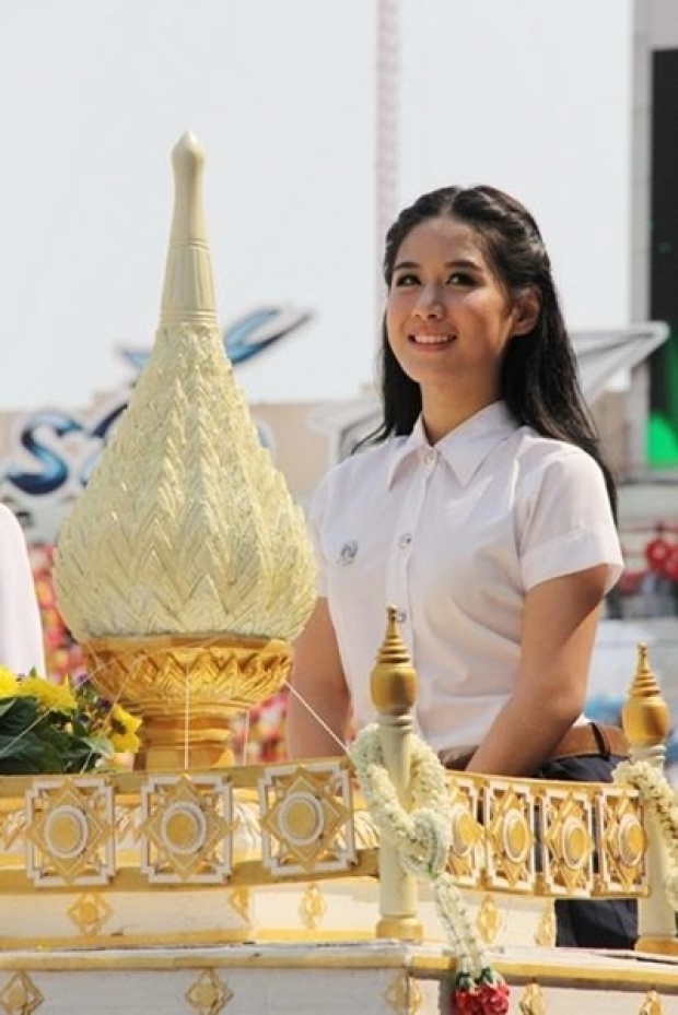 มาดู 5 ดาราสาวสวย ผู้อัญเชิญพระเกี้ยว งานบอลจุฬาฯ-ธรรมศาสตร์