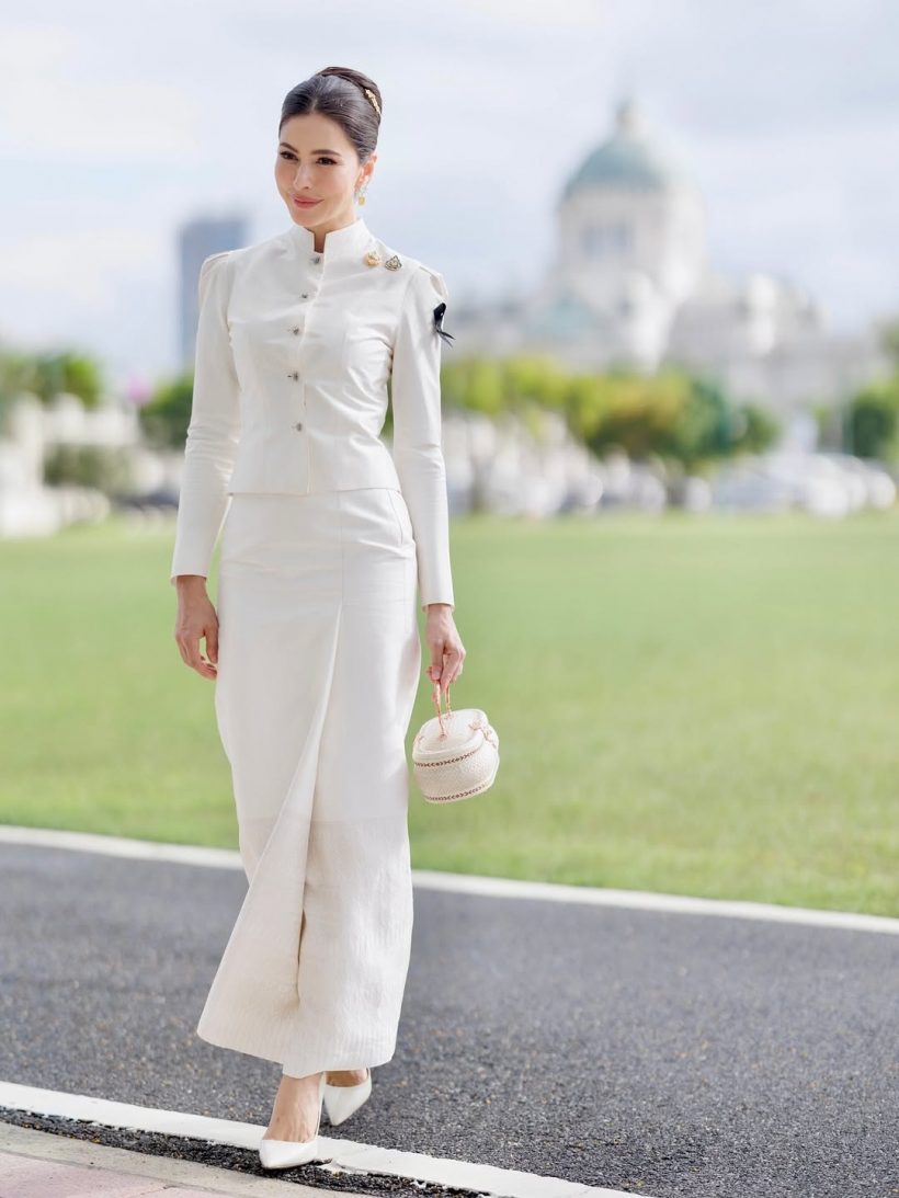 ศรีริต้า เบ้าหน้าฟ้าประทาน รวบผมตึงยังสวยยันกะโหลก