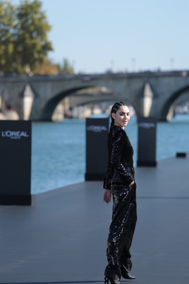 ใหม่เฉิดฉาย เดินแบบงาน Paris Fashion Week 2018