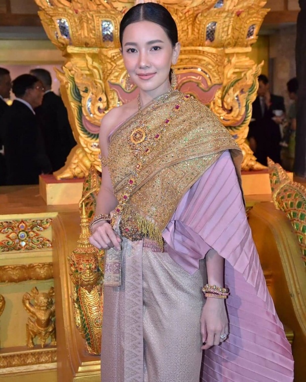 ไร้ที่ติ! “นุ่น วรนุช” สวยสง่าใน ชุดไทยจักรพรรดิงามวิจิตร