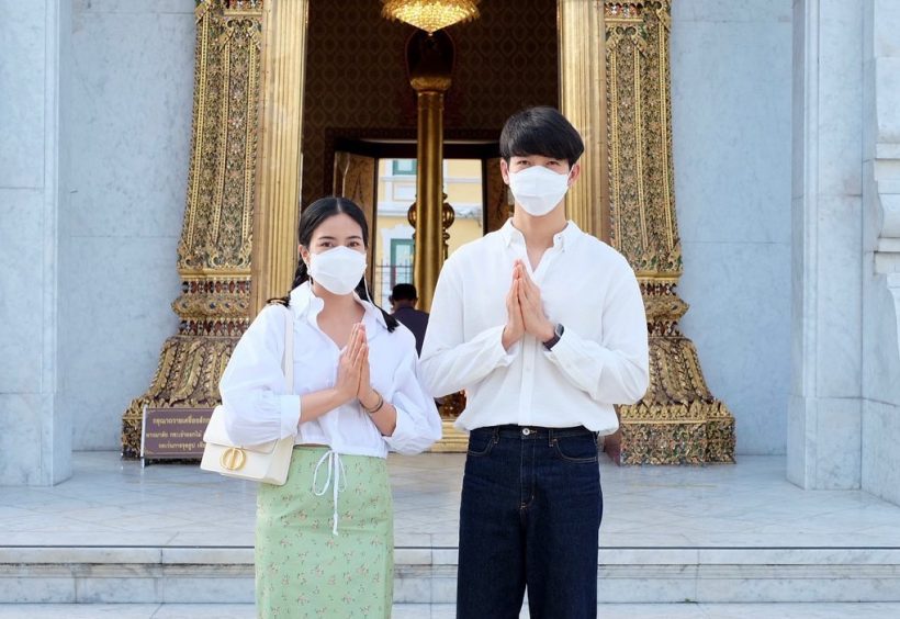 จากคู่จิ้นสู่คู่จริง พระ-นาง ชื่อดังควงกันไปทำบุญฉลองเเต่งงานครบ3ปี 