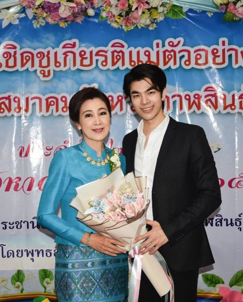 รูปหล่อบ้านรวย! พระเอกคนนี้ ที่เเท้คือทายาทห้างดังจังหวัดกาฬสินธุ์