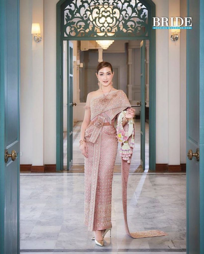 ตระการตา เเพนเค้ก เขมนิจ สวยสง่าดุจหงส์ในชุดไทย ไม่มีใครงามได้เท่านี้แล้ว