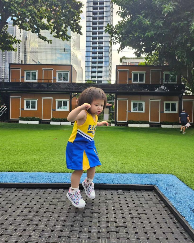 กดไลค์รัวๆ น้องเกลรีวิวของฝากแม่ชมพู่ ตะมุตะมิสดใสไอจีแตก