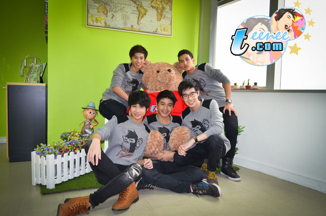  5หนุ่มบอยแบนด์ “Mad Monkeys”