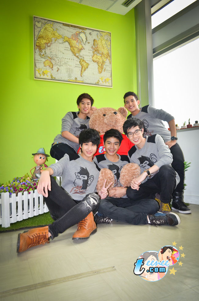  5หนุ่มบอยแบนด์ “Mad Monkeys”