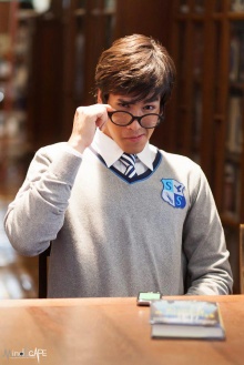 แอร้ย!น่ารักหนุ่มแว่น ณเดชน์ คุกิมิยะ