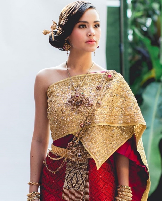 ญาญ่า อุรัสยา สวมชุดไทยสุดเลอค่า สวยหวานราวกับนางในวรรณคดี