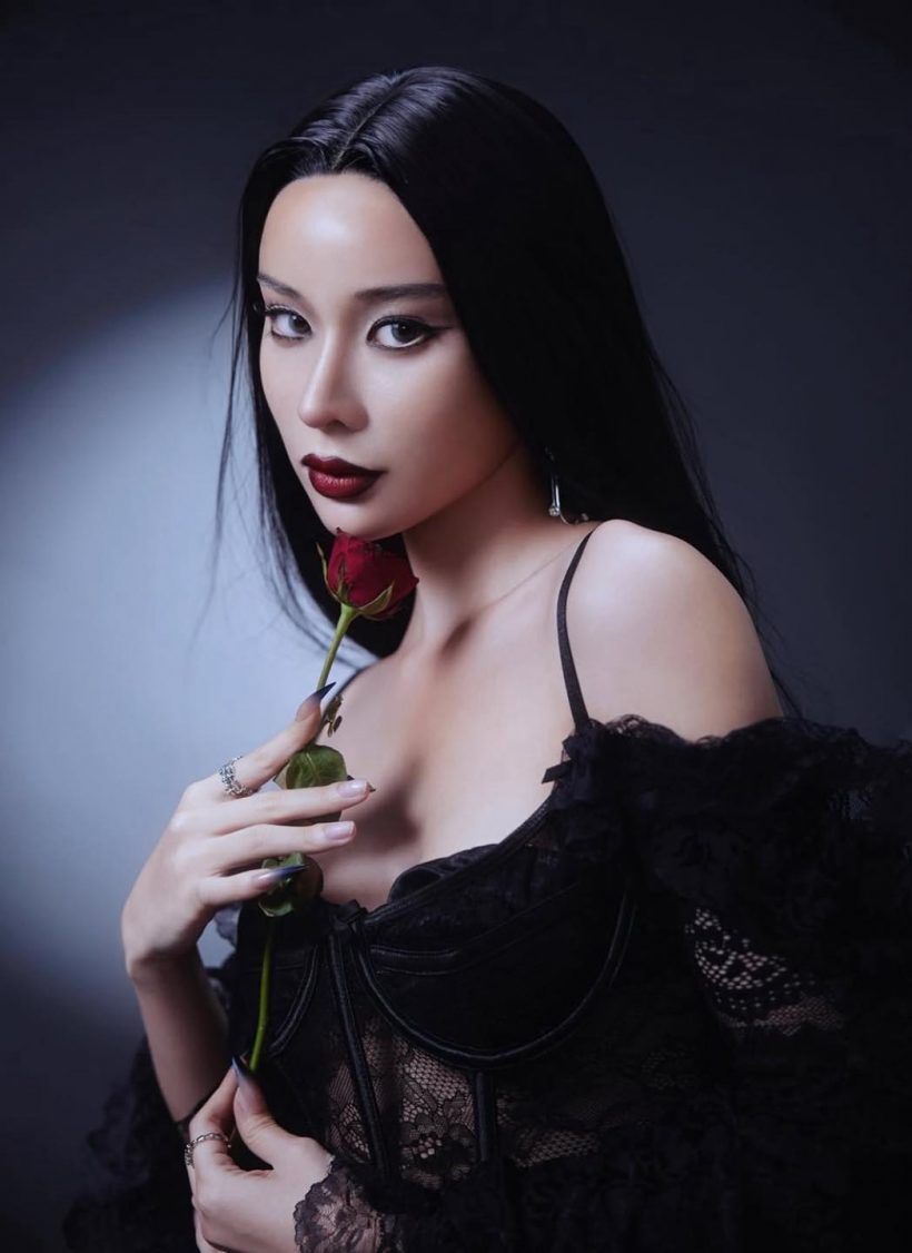 ทำถึง..เก้า สุภัสสรา กับลุค Morticia Addams เล่นเอาต้องเหลียวหลัง!