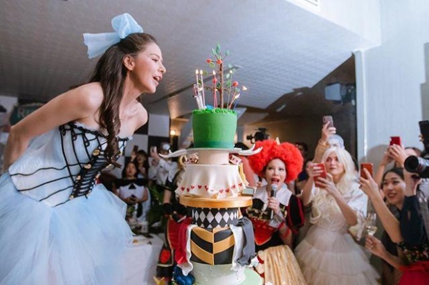 จัดเต็ม! “ศรีริต้า เจนเซ่น” ปาร์ตี้วันเกิด แฟนไฮโซยังเซอร์ไพรส์เค้กสุดอลังการ