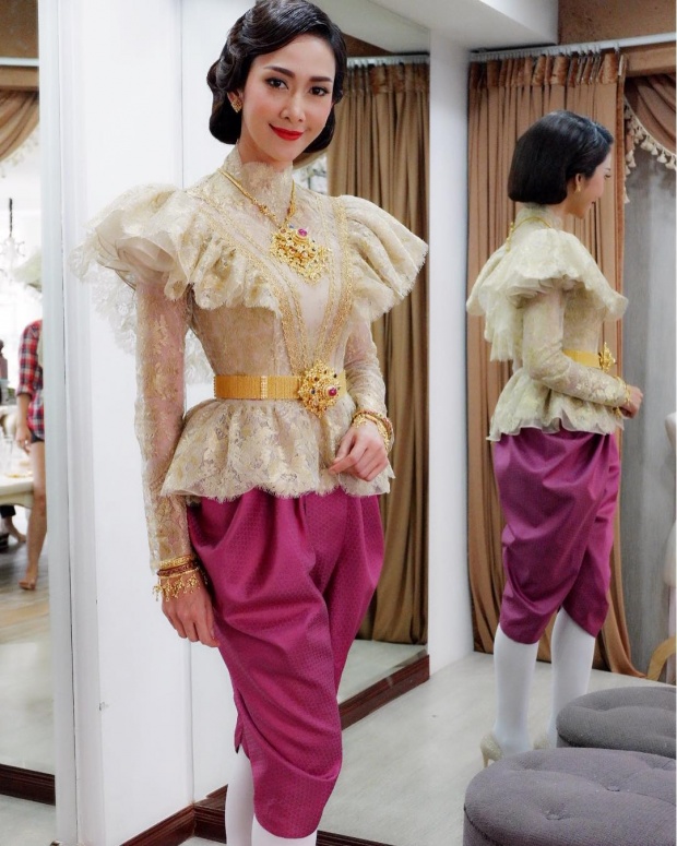 ส่อง ‘ยุ้ย จีรนันท์’ สวมชุดไทยประยุกต์ ร่วมงานอุ่นไอรัก งดงามแบบย้อนยุค!