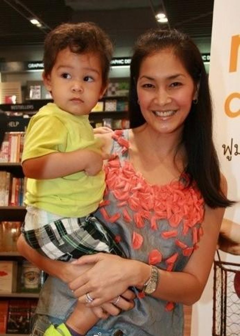 โอ้โห! น้องสกาย ลูกชายลูกเกด อายุ10ปีแต่หน้าหล่อเวอร์