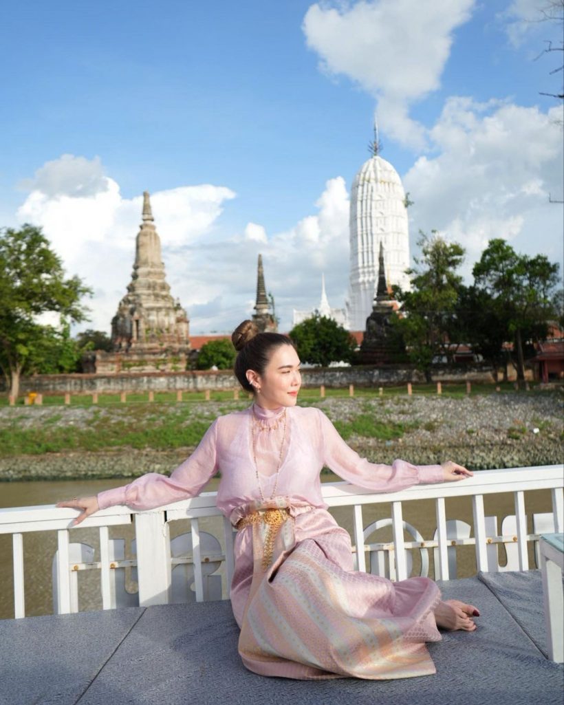 ผู้จัดสาวคนสวยโชว์ความงามอย่างไทย เช็คอินวัดพุทไธศวรรย์