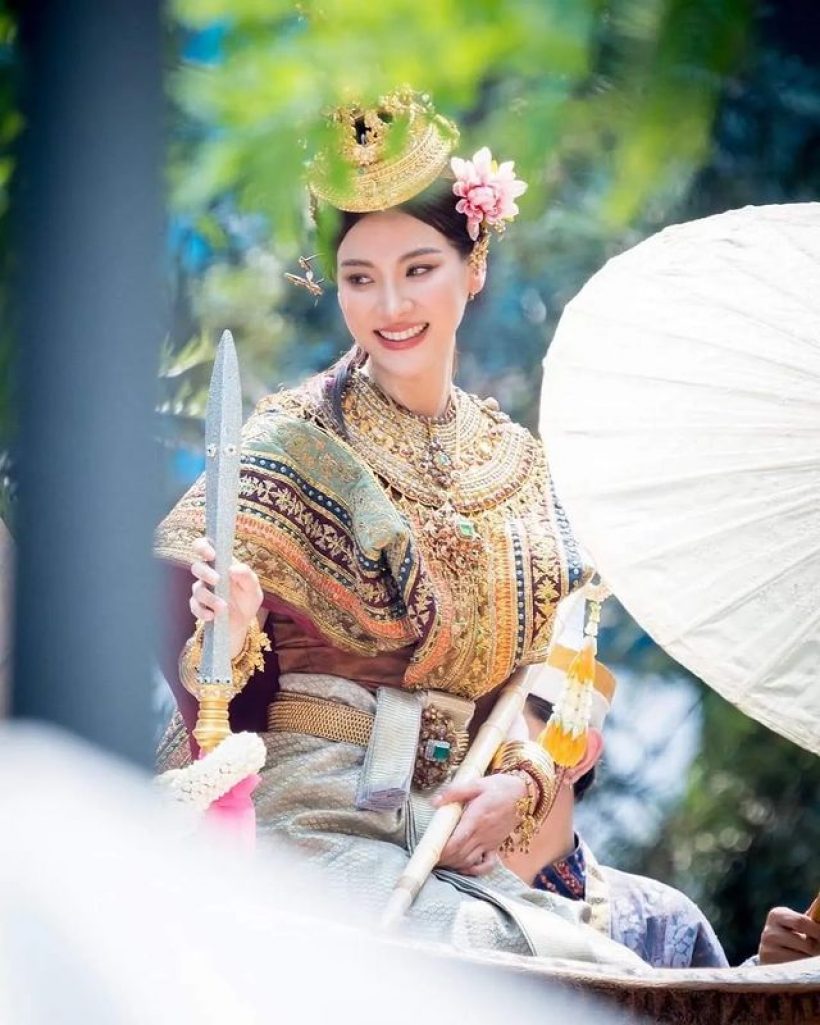 มัดรวมภาพ ใบเฟิร์น พิมพ์ชนก เป็นนางสงกรานต์ปี 66 สวยเด่นสง่างามที่สุด