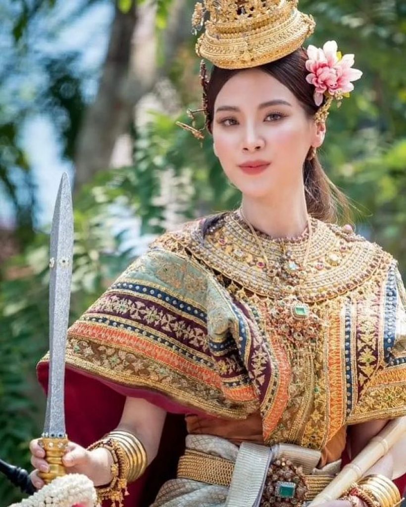 มัดรวมภาพ ใบเฟิร์น พิมพ์ชนก เป็นนางสงกรานต์ปี 66 สวยเด่นสง่างามที่สุด