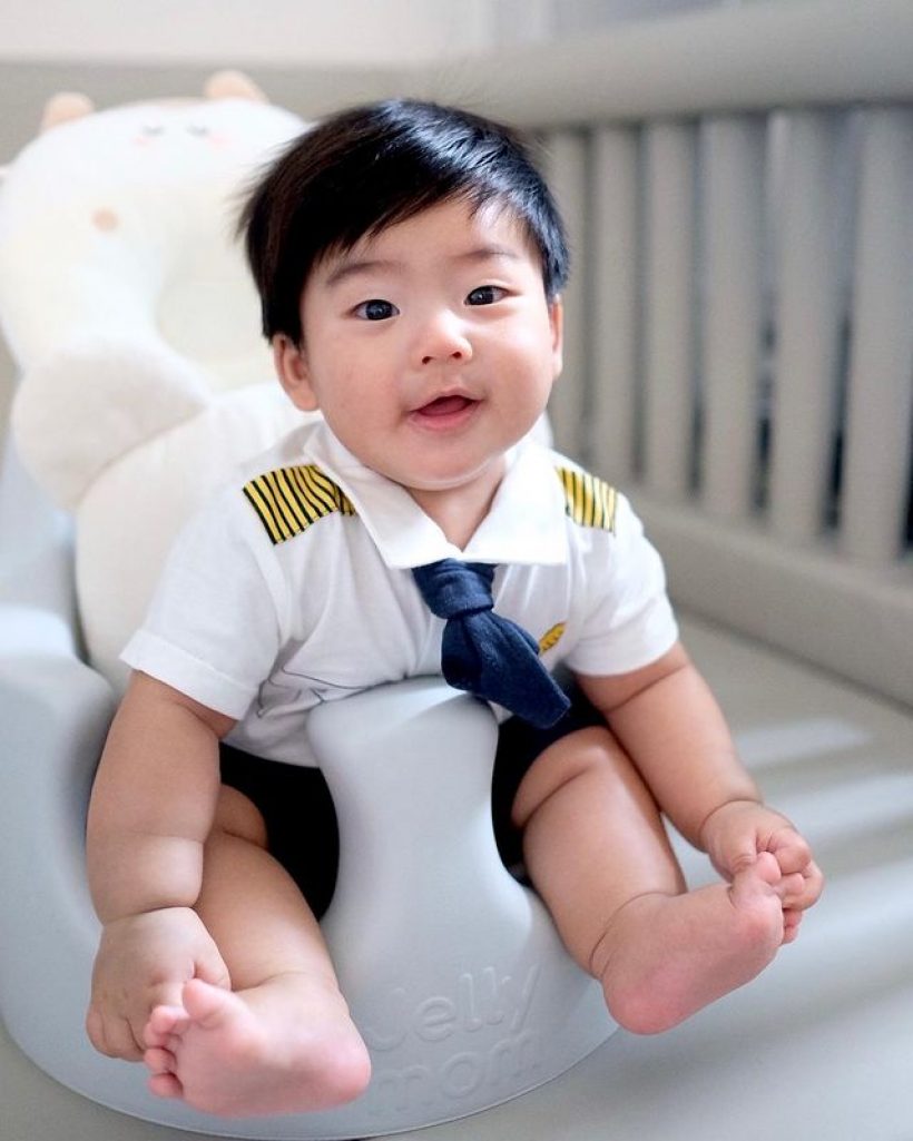 หลงรัก! จุ๋ย อวดภาพน้องพีร์เจ ใส่ชุดนักบิน คิ้วดกเเก้มยุ้ยหล่อมาก