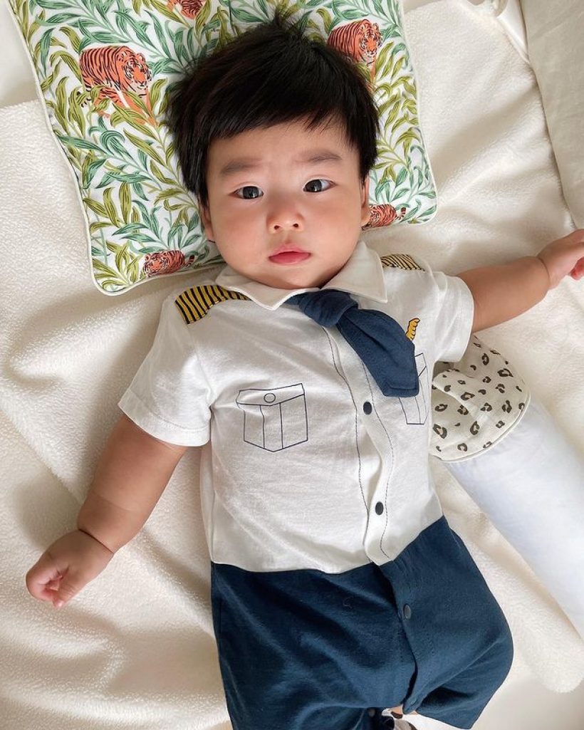 หลงรัก! จุ๋ย อวดภาพน้องพีร์เจ ใส่ชุดนักบิน คิ้วดกเเก้มยุ้ยหล่อมาก