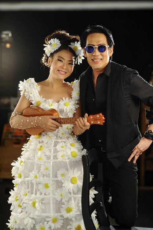 สุดอลังการ พี่เบิร์ดคอนเสริต"ขนนก กับ ดอกไม้" กับสาวสวยตัวแม่