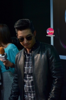 โตโน่ ใส่แว่นดำกะชากใจสาวๆอีกแล้ว