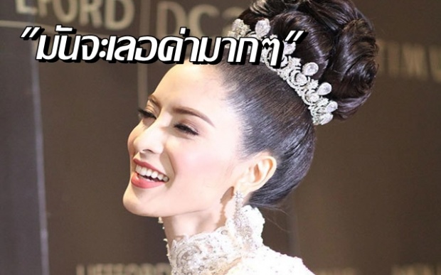 สวยสะกดสายตา! พิ้งกี้ สาวิกา กับการเดินแบบสุดปัง สง่าปานเจ้าหญิง