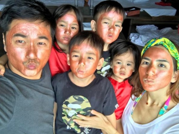 ส่องภาพครอบครัว!! พลอย ชิดจันทร์ กับสามี เคน ฮุง กับโมเมนต์สุดโรแมนติกและสนุกสุดฮา!