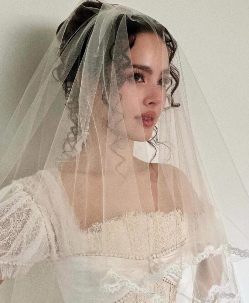 ส่องลุคปาร์ตี้สละโสด ญาญ่า สวยดุจนางเอกหนังย้อนยุค