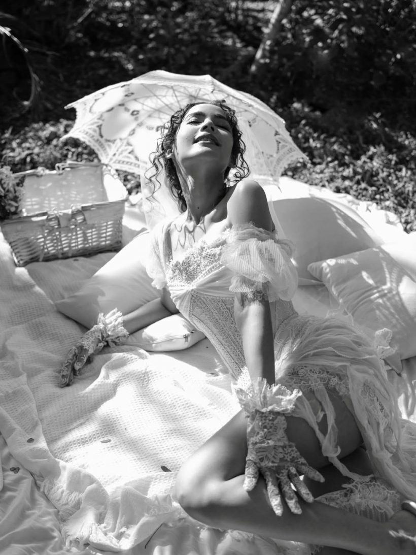 ส่องลุคปาร์ตี้สละโสด ญาญ่า สวยดุจนางเอกหนังย้อนยุค