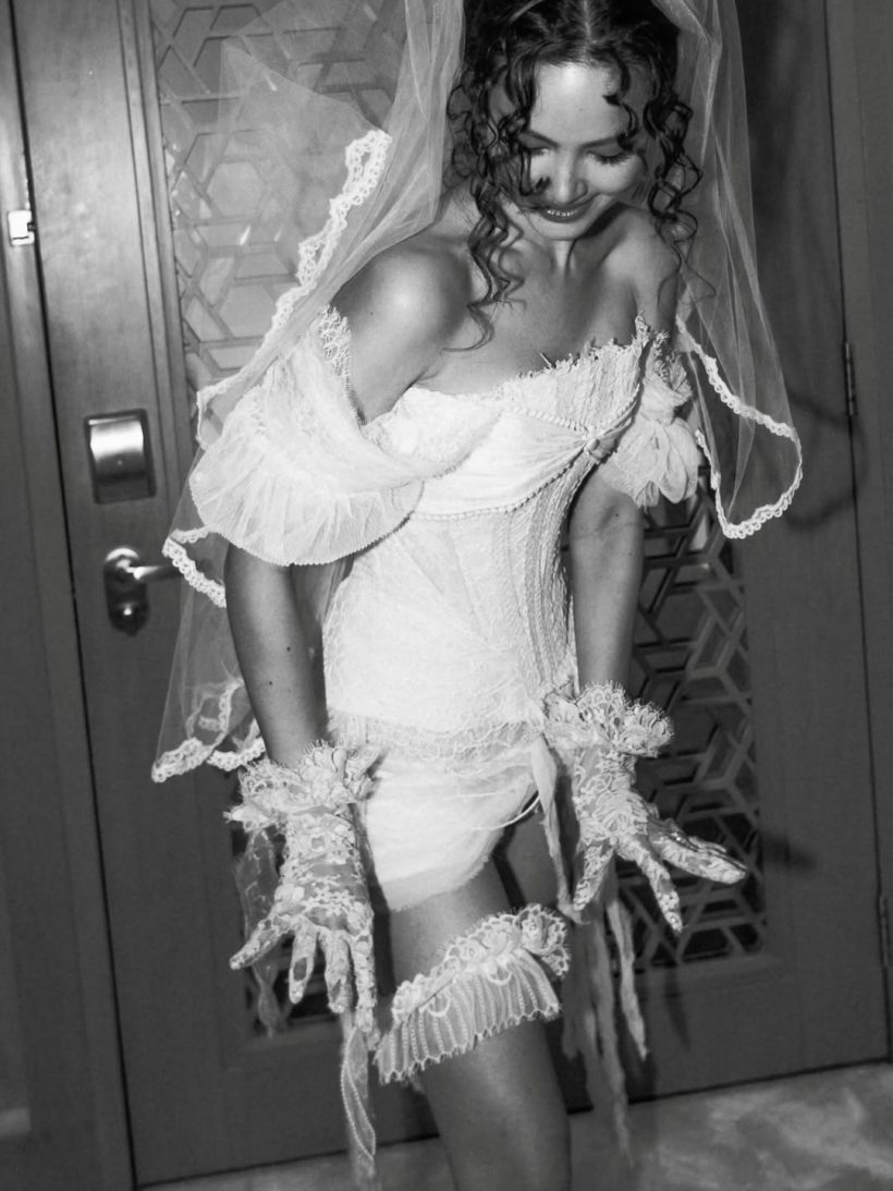 ส่องลุคปาร์ตี้สละโสด ญาญ่า สวยดุจนางเอกหนังย้อนยุค