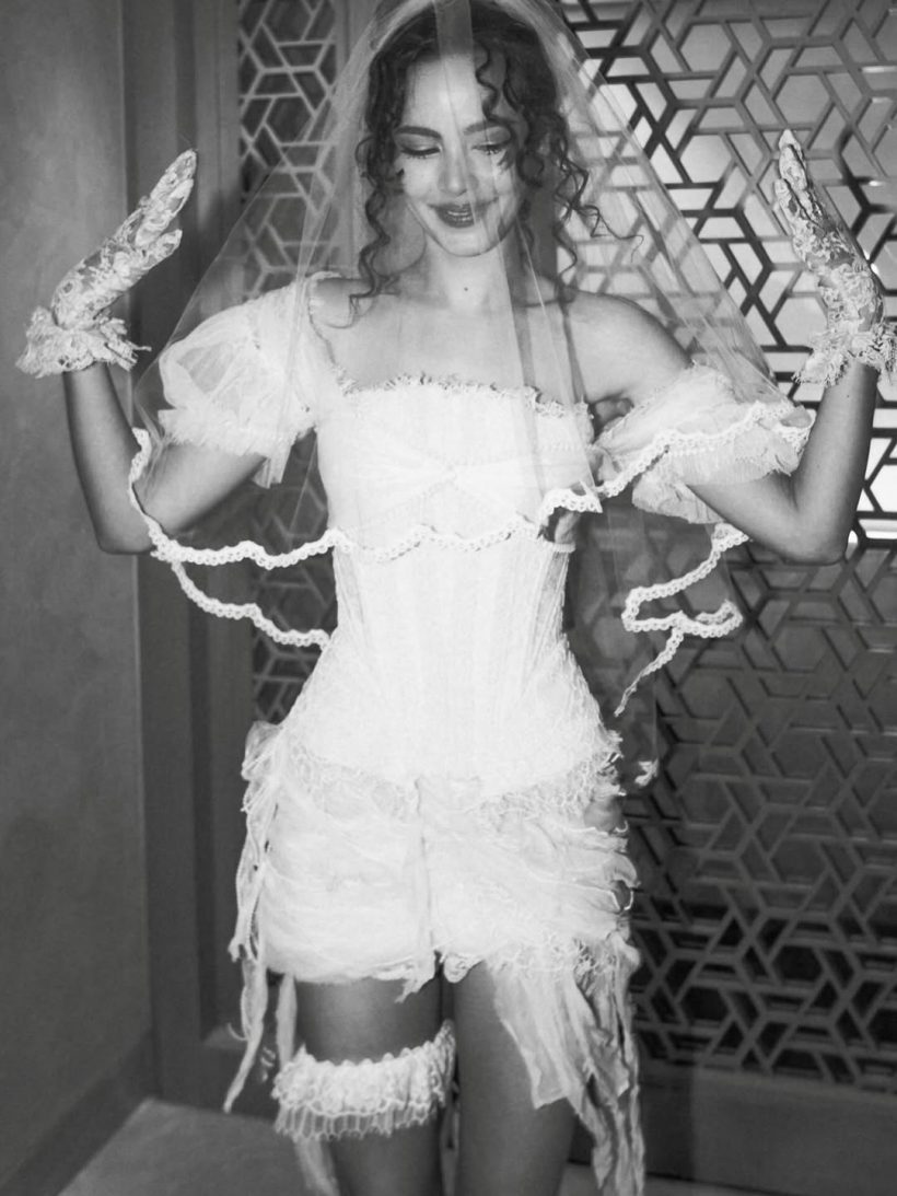 ส่องลุคปาร์ตี้สละโสด ญาญ่า สวยดุจนางเอกหนังย้อนยุค