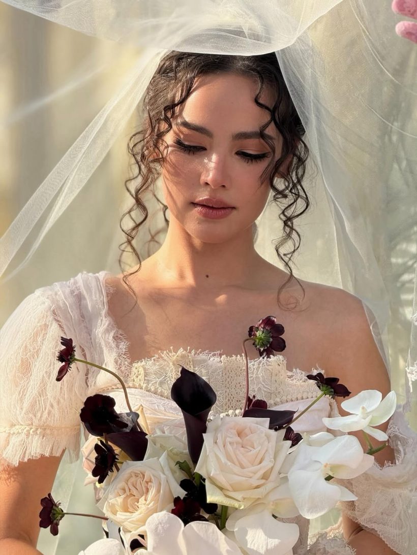 ส่องลุคปาร์ตี้สละโสด ญาญ่า สวยดุจนางเอกหนังย้อนยุค