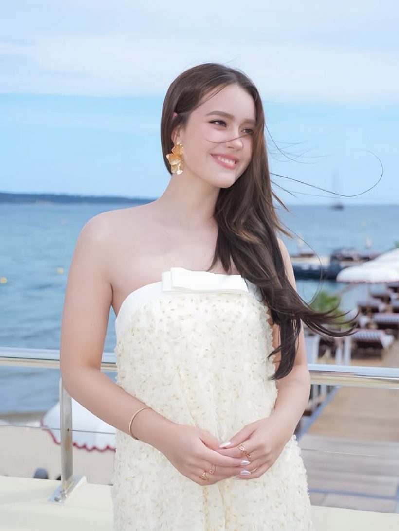 เปิดลุคสุดปัง! เดนิสนางเอกดาวรุ่ง สวยออร่ากระจาย
