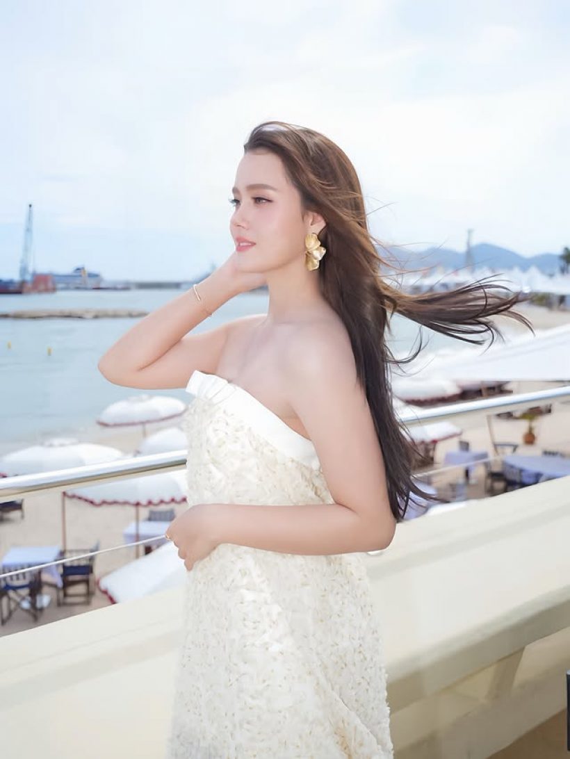 เปิดลุคสุดปัง! เดนิสนางเอกดาวรุ่ง สวยออร่ากระจาย