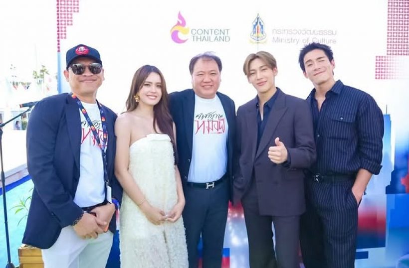 เปิดลุคสุดปัง! เดนิสนางเอกดาวรุ่ง สวยออร่ากระจาย