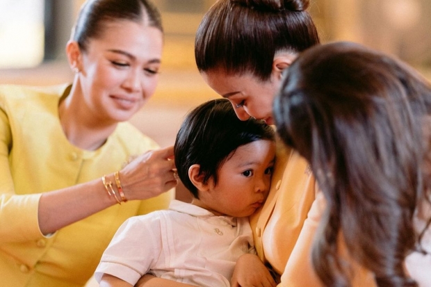 อิ่มบุญอบอุ่นใจ เอมมี่ นุ่งผ้าไทยสวยสง่า ทำบุญรับวันเกิดวัย 37 ปี