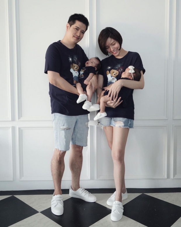  รวมภาพน้องแฝดลูกแม่จ๊ะ จิตตาภา ยิ่งโตยิ่งน่ารักแถมยังขี้อ้อนสุดๆ