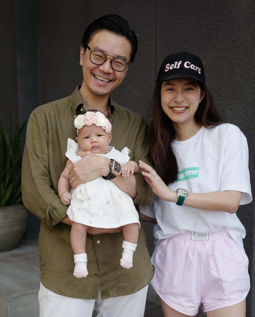 คุณแม่สดใส มิว นิษฐา นุ่งกางเกงสั้นควงสามี-ลูกสาวเดินรับแดด