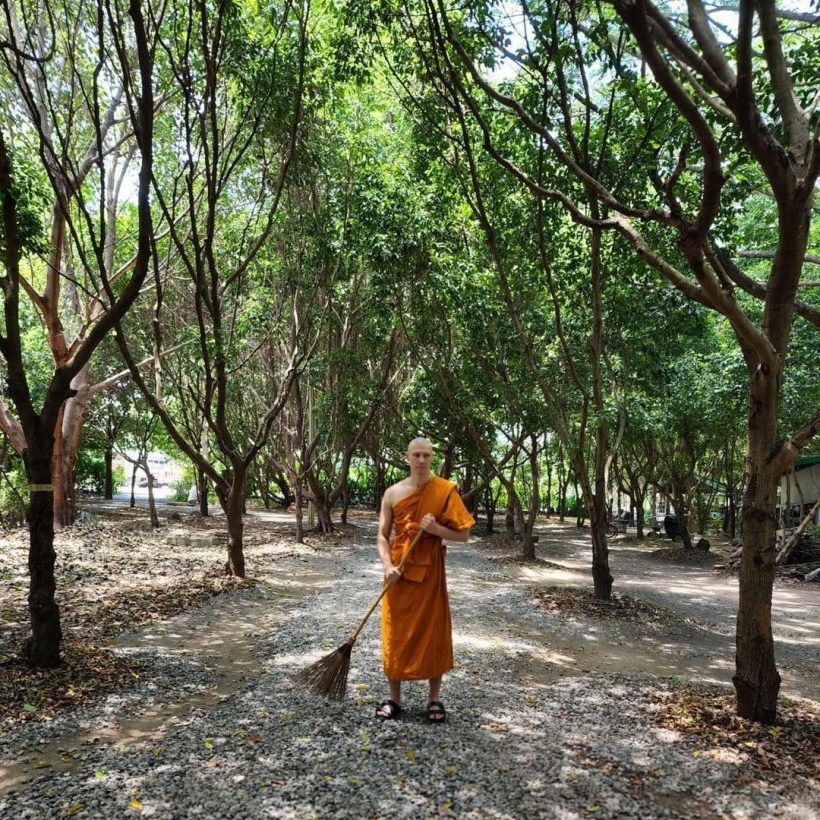 เปิดภาพประทับใจ ลิเดีย อุ้มท้องใส่บาตรพระแมทธิว