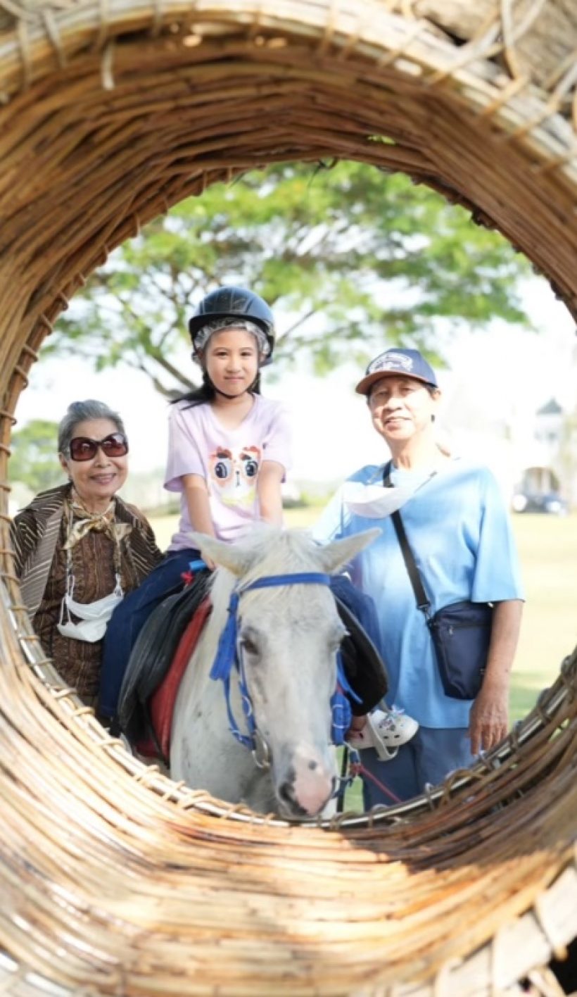 เปิดภาพน้องมายู พร้อมหน้าคุณตาคุณยายในวันเกิด อึ้งหน้าตาดีเวอร์!